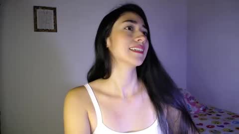 Snapshot of amelycaro chatting on December 26, 5:15 am Amely  online show from December 26, 5:15 am