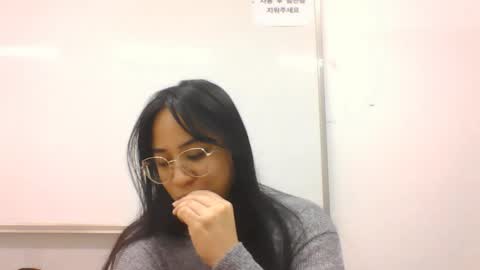 amienowland online show from April 30, 11:26 am