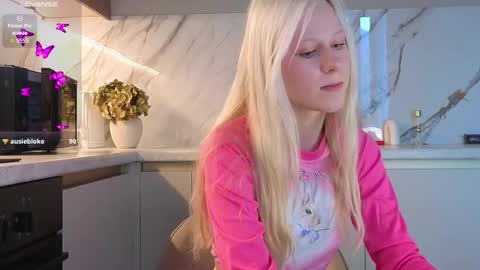 Snapshot of amili_kron chatting on October 13, 11:02 am MY NAME IS AMILI WELCOME TO MY ROOM online show from October 13, 11:02 am