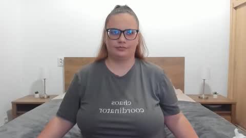 Snapshot of amiravyxen chatting on September 28, 11:54 pm Amira Vyxen online show from September 28, 11:54 pm