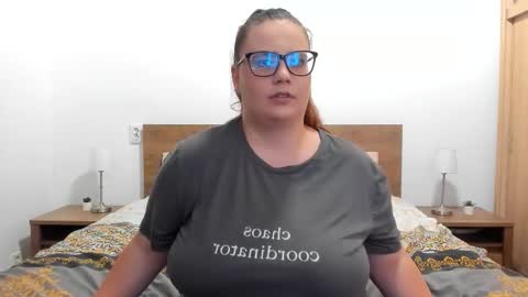 Snapshot of amiravyxen chatting on September 30, 1:22 am Amira Vyxen online show from September 30, 1:22 am