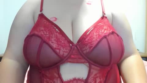 Snapshot of amiravyxen chatting on September 17, 2:09 am Amira Vyxen online show from September 17, 2:09 am