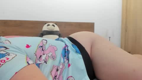Snapshot of amiravyxen chatting on October 16, 9:28 pm Amira Vyxen online show from October 16, 9:28 pm