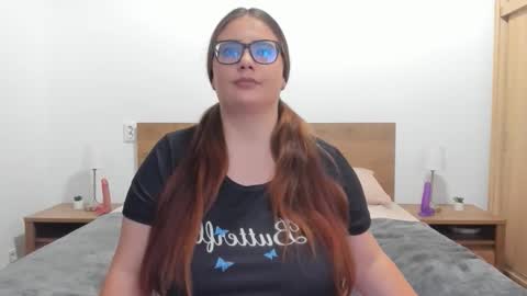 Snapshot of amiravyxen chatting on September 26, 11:34 pm Amira Vyxen online show from September 26, 11:34 pm