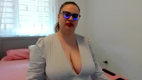 Amira Vyxen online show from April 20, 5:10 am