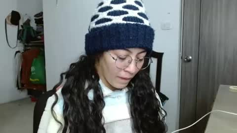 amitlu_ online show from December 3, 10:59 am