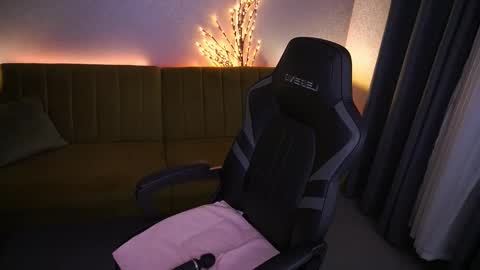 amivibe online show from November 9, 8:43 am