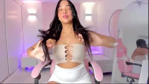 Snapshot of amy_medina_ chatting on February 15, 2:44 pm Emily online show from February 15, 2:44 pm