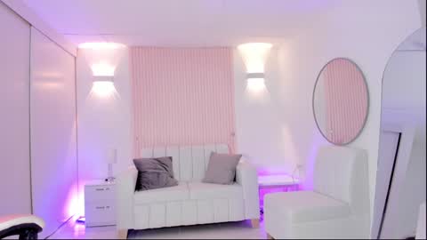 Snapshot of amy_medina_ chatting on January 18, 1:08 pm Emily online show from January 18, 1:08 pm