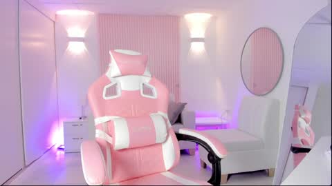 Snapshot of amy_medina_ chatting on January 16, 1:36 pm Emily online show from January 16, 1:36 pm