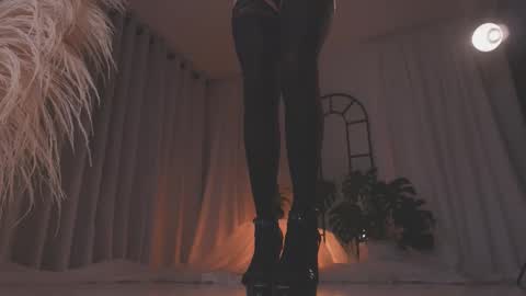 Amy Armstrong online show from November 17, 10:54 pm