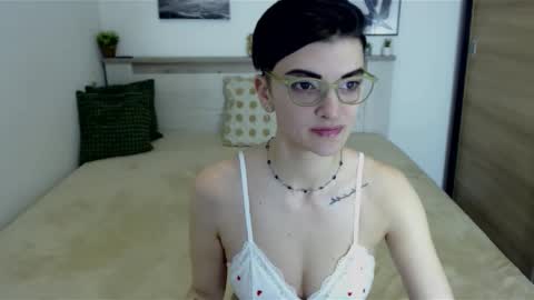 Snapshot of amylexy chatting on March 8, 10:19 am Hi there guys  My pleasure in your hands  pvt is open online show from March 8, 10:19 am