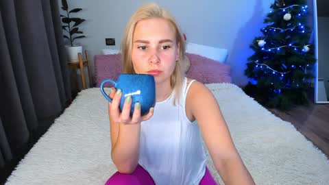 Snapshot of amymilson chatting on December 27, 4:33 pm amymilson online show from December 27, 4:33 pm