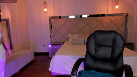 AMY WALKER online show from March 8, 9:57 am