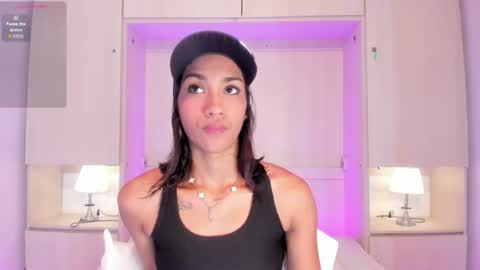 anaacollins_ online show from July 2, 11:27 am