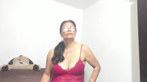 anaamature_ online show from September 30, 7:47 am