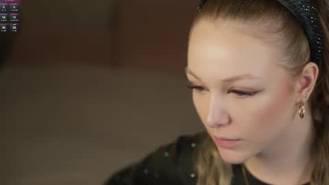 Sweet girls online show from October 9, 10:30 am