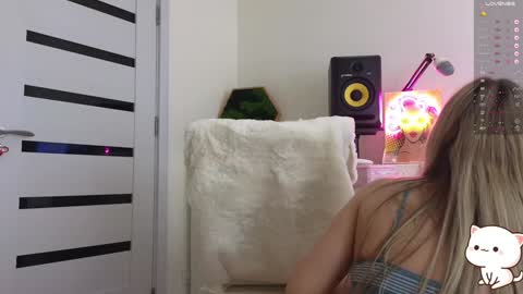 Snapshot of anabelle_wet chatting on January 25, 3:25 pm Annie online show from January 25, 3:25 pm