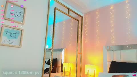 Anahi  online show from April 15, 7:58 pm