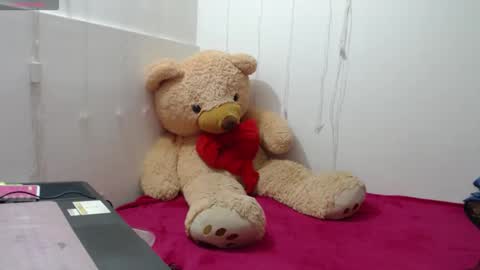 Anahi Browns online show from December 16, 9:09 pm