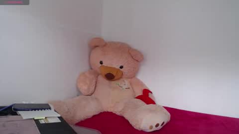 Anahi Browns online show from April 14, 7:03 pm