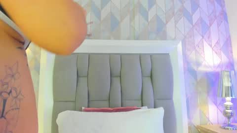 Snapshot of anais_cooper chatting on March 10, 11:34 am online show from March 10, 11:34 am
