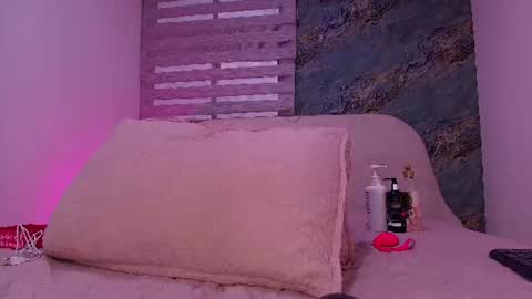 Vaiolet colls online show from July 24, 11:52 am
