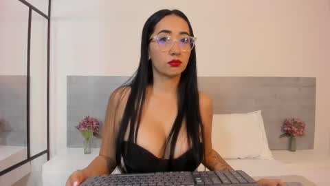 analiawhite online show from October 11, 12:08 pm