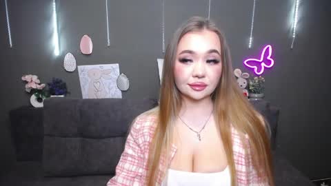 anastacyyellig online show from April 5, 8:19 pm