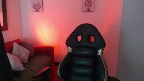 andy_eagleton_20 online show from April 8, 3:41 am