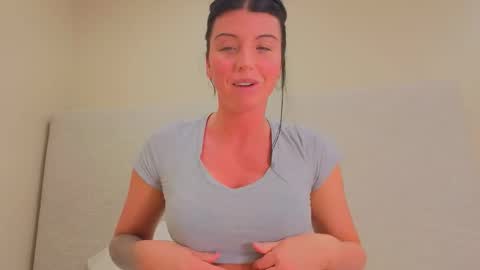 angel_ique online show from April 4, 5:50 am