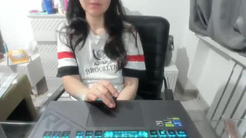 angel_lee__ online show from January 21, 2:37 pm