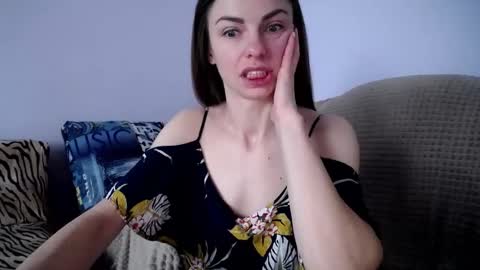 Snapshot of angel_zoe77 chatting on October 1, 9:25 am Zoe online show from October 1, 9:25 am