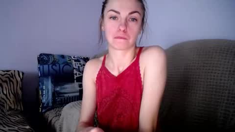 Snapshot of angel_zoe77 chatting on October 6, 8:20 am Zoe online show from October 6, 8:20 am