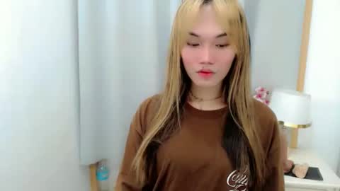 Snapshot of angelacharming_ chatting on September 29, 7:13 am angela online show from September 29, 7:13 am