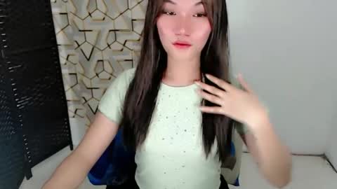 Snapshot of angelacharming_ chatting on October 12, 3:36 pm angela online show from October 12, 3:36 pm