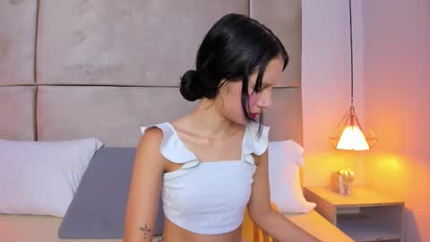 angelag_ online show from November 11, 8:28 pm