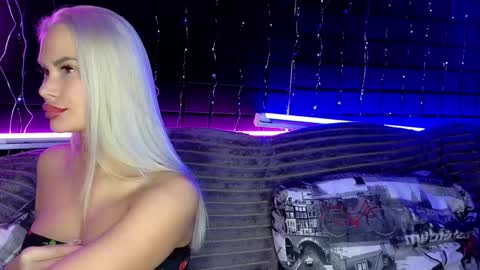 AngelaLaCherry online show from March 19, 8:40 am