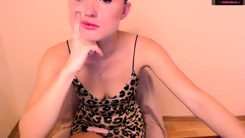 Snapshot of angelalice_ chatting on December 12, 1:39 pm Alice online show from December 12, 1:39 pm