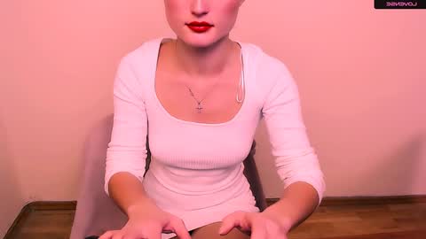 Snapshot of angelalice_ chatting on December 8, 9:35 am Alice online show from December 8, 9:35 am