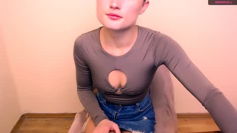 Snapshot of angelalice_ chatting on December 5, 9:28 am Alice online show from December 5, 9:28 am