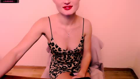 Snapshot of angelalice_ chatting on December 10, 12:38 pm Alice online show from December 10, 12:38 pm
