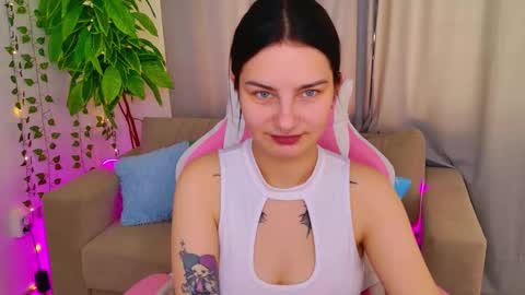 Snapshot of angelbraunn chatting on October 17, 11:35 am angel online show from October 17, 11:35 am