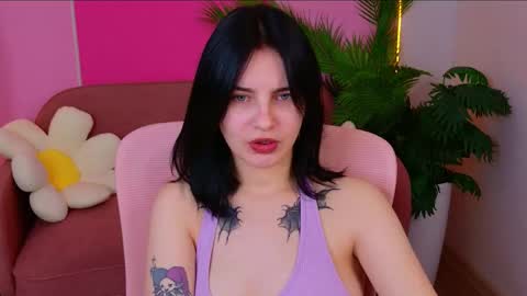 Snapshot of angelbraunn chatting on October 16, 11:24 am angel online show from October 16, 11:24 am