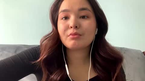 Kira is here now  help me get 50 thumbs up pls  online show from March 26, 8:49 am