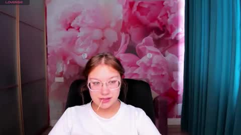 AngelinaLow online show from September 28, 11:26 am