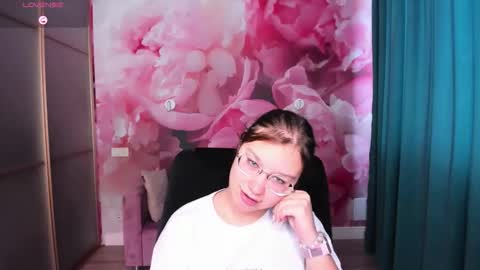 AngelinaLow online show from October 19, 6:15 am