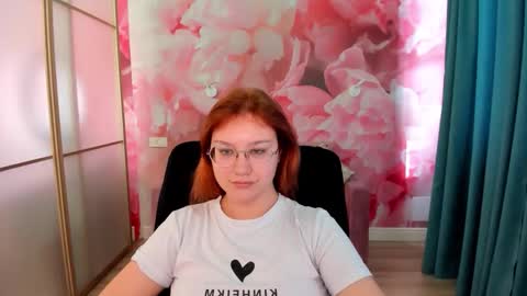 AngelinaLow online show from March 17, 12:42 pm