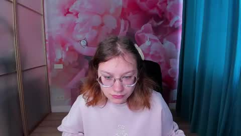 AngelinaLow online show from March 12, 6:40 am