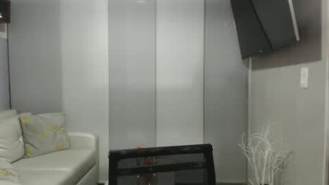 angelinna_12 online show from October 11, 6:18 am